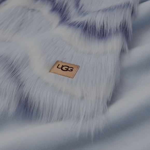 UGG | Rosia Faux Fur Throw 50x70" NWT - Picture 3 of 7